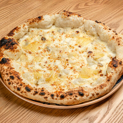 Пицца Четыре сырав Olio по цене 1090 ₽