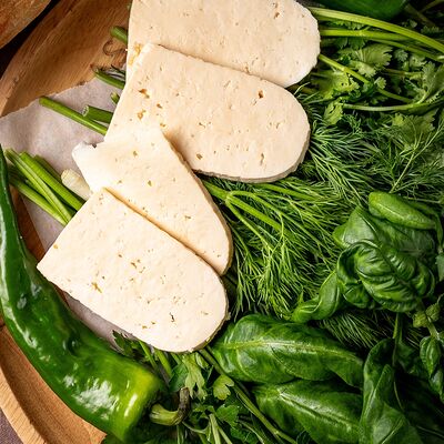 Ассорти из зелени с брынзой в Карас по цене 930 ₽