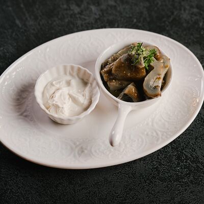 Маринованные грузди со сметаной в Vladbeef Bar по цене 590 ₽