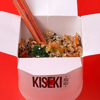 Wok Рис с курицей в устричном соусев Kiseki по цене 495 ₽