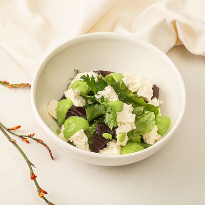 Вяленая свёкла с брынзой и кремом из зеленого горошка в УГОДНИКИ по цене 689 ₽