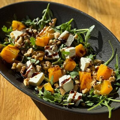 Салат с печеной тыквой в Кофейня Любимая Сова по цене 450 ₽