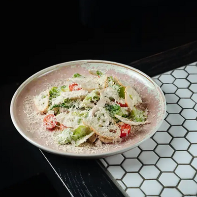 Цезарь с цыплёнком в Waterzooi по цене 630 ₽