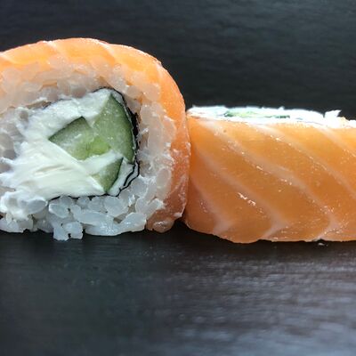 Ролл Филадельфия с огурцом в TAY NAY по цене 620 ₽