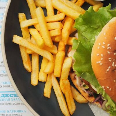 Израильский бургер с фалафелем в Фришман по цене 472 ₽