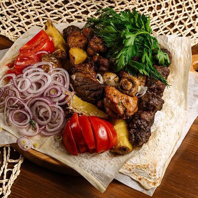 Ассорти шашлыковв Хачапури и Вино по цене 2750 ₽