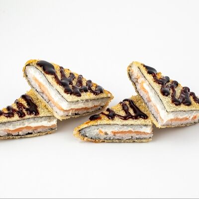 Сэндвич жареный с лососем в Координаты по цене 410 ₽