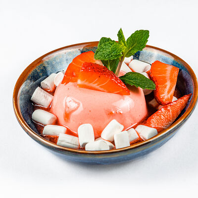 Клубничная панакота с маршмеллоу в Фёст по цене 290 ₽