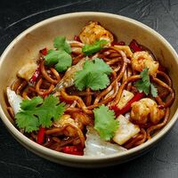Лапша с морепродуктами в Wok café