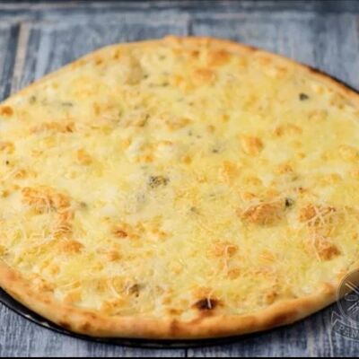 Пицца Четыре сыра в PANORAMA по цене 930 ₽