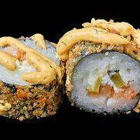 Теплый ролл с лососем в Mesto Sushi & Grill