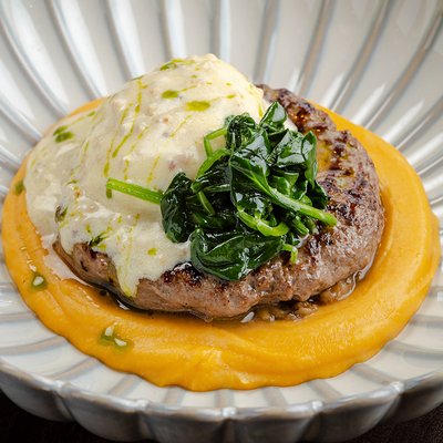 Бифштекс, крем из корнеплодов, запеченый баклажан, яйцо пашот, сливочно-горчичный соус в Съели Сумели по цене 1070 ₽