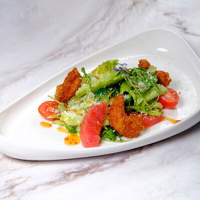 Салат с хрустящими креветками и грейпфрутомв BORJOMI RESTO по цене 790 ₽