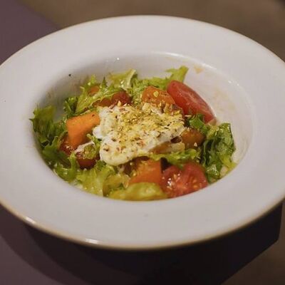 Салат с хурмой и страчателлойв Pur Pur по цене 780 ₽