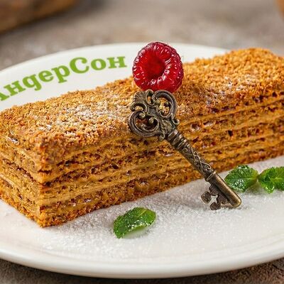 Классический медовый торт в АндерСон по цене 520 ₽