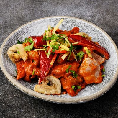 Свинина с грибами и паприкой в Sushi & More по цене 475 ₽