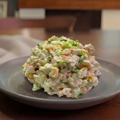 Салат с крабовыми палочками в Кулинария Камин по цене 209 ₽
