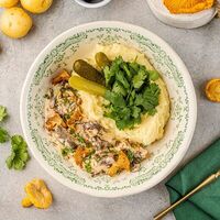 Бефстроганов с мятым картофелем и лисичками в АндерСон