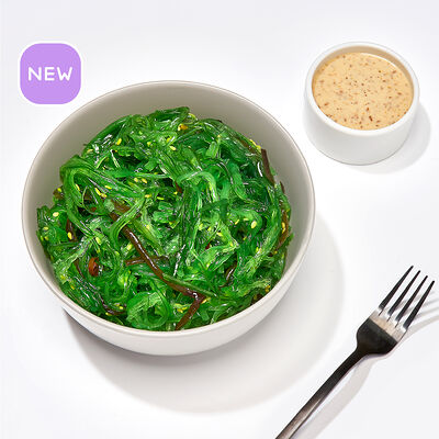 Салат чука с ореховым соусом в Много лосося по цене 290