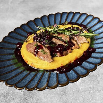 Утиная грудка с тыквенным пюре в MaMa Mia по цене 597 ₽