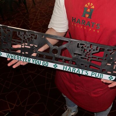 Рамка под номерной знакв Harats Pub по цене 575 ₽