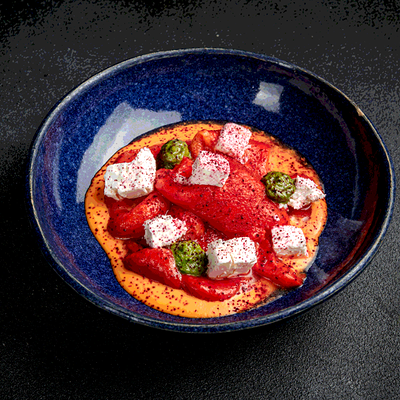 Печеные перцы, сыр фета, соус ромеско в Tehnikum по цене 650 ₽