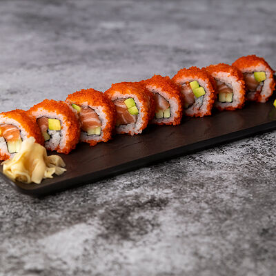 Ролл Калифорния с лососем в Море Есть по цене 1160 ₽