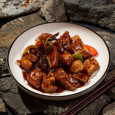 Жареные баклажаны с мясом в Дунфан Во по цене 530 ₽