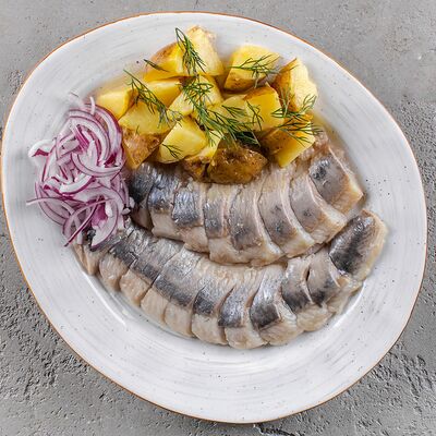 Сельдь с печеным картофелем в Мангал по цене 320 ₽