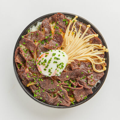 Боул с мраморной говядиной и грибами эноки в RA‘MEN по цене 490 ₽