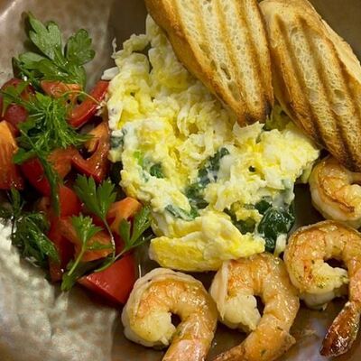 Скрембл с креветкой в Bistro 113 по цене 700 ₽