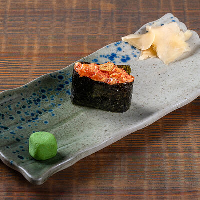 Гункан с лососем в Bao по цене 260 ₽