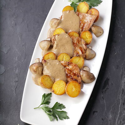 Свинина с кремом из белых грибов и молодым картофелем в Лас Пальмас по цене 850 ₽