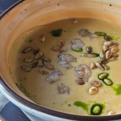 Сырный крем-суп с креветками в The James Shark Pub по цене 480 ₽