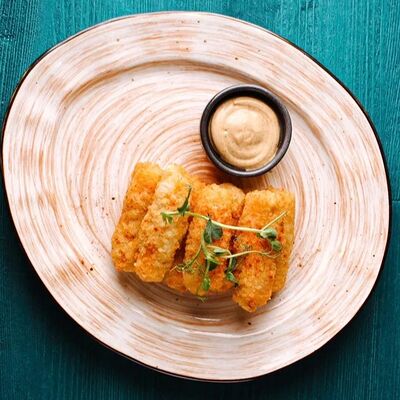 Сырные палочки с соусом чипотле в Rozas bar по цене 590 ₽