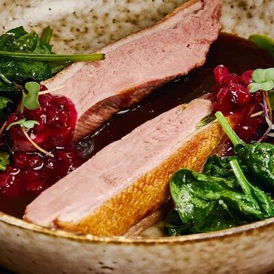 Утиная грудка су-вид с апельсиновым демигласом в Гастробар DOM по цене 760