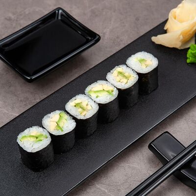 Ролл авокадо в Fish Проект Азия по цене 250 ₽