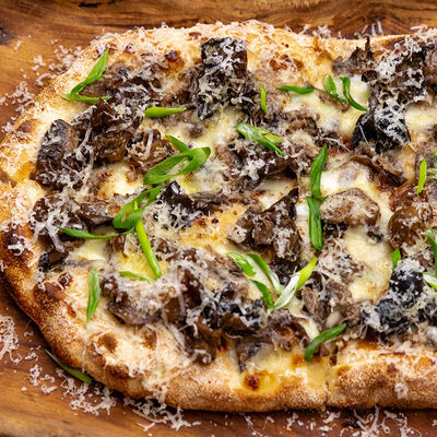 Пицца Грибы, пармезан и трюфельное масло в Галки по цене 1070 ₽