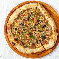Пицца с грибным кремом и трюфелем в Pasta Uno