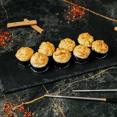 Запеченный ролл том ям с креветкой и лососем внутри в Panda Sushi по цене 749 ₽