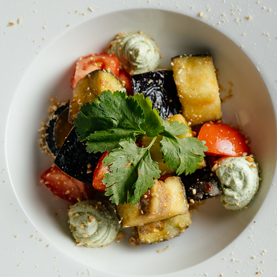 Салат с хрустящими баклажанами в Мидийное место по цене 670 ₽