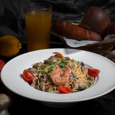 Паста с грибами и морепродуктами в Тесоро по цене 1060 ₽