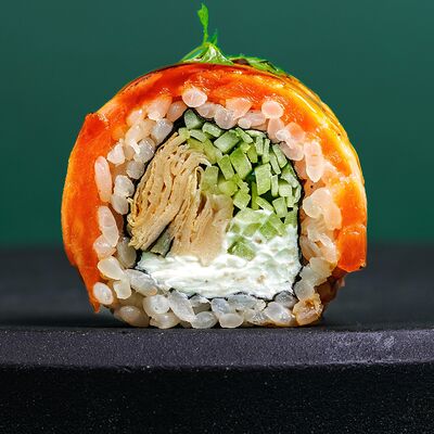 Ролл опаленный лосось, трюфель в Sushi Please по цене 740 ₽