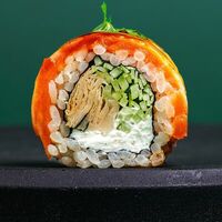 Ролл опаленный лосось, трюфель в Sushi Please