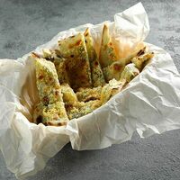 Фокачча с соусом песто, пармезаном и горгонзолой в Ragu
