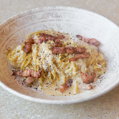 Спагетти алла китарра карбонара в Romanico по цене 1000 ₽
