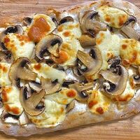 Баварская мясная пицца 20*30 см в Генрих и Генриетта