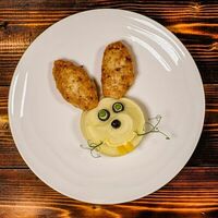 Куриные котлетки с картофельным пюре в The River Restaurant