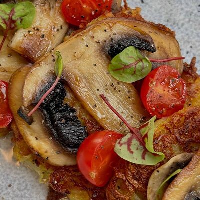 Постные Драники с шампиньонами в People по цене 350 ₽