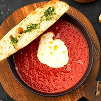 Томатный суп со страчателлой в Mojo